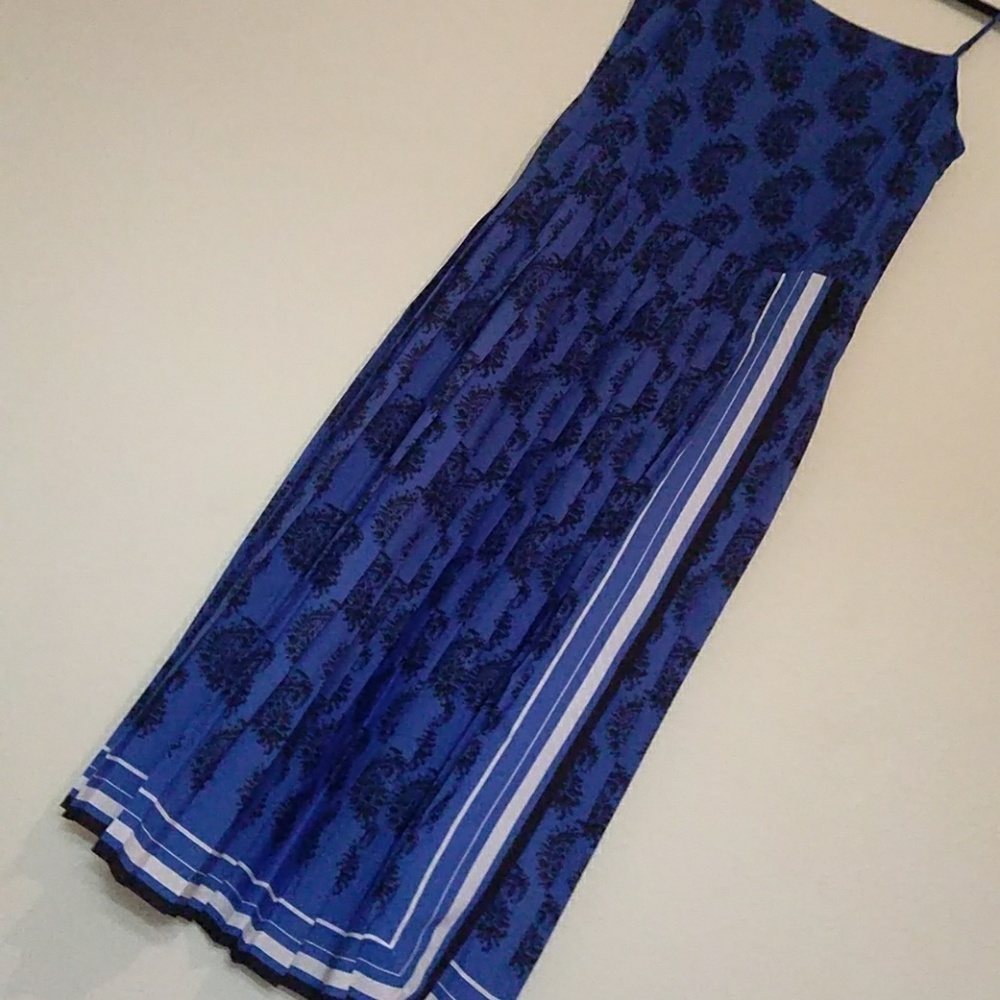 Pleated Republic print